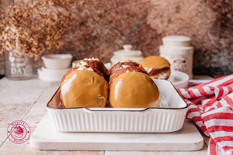 Domowe pączki tiramisu