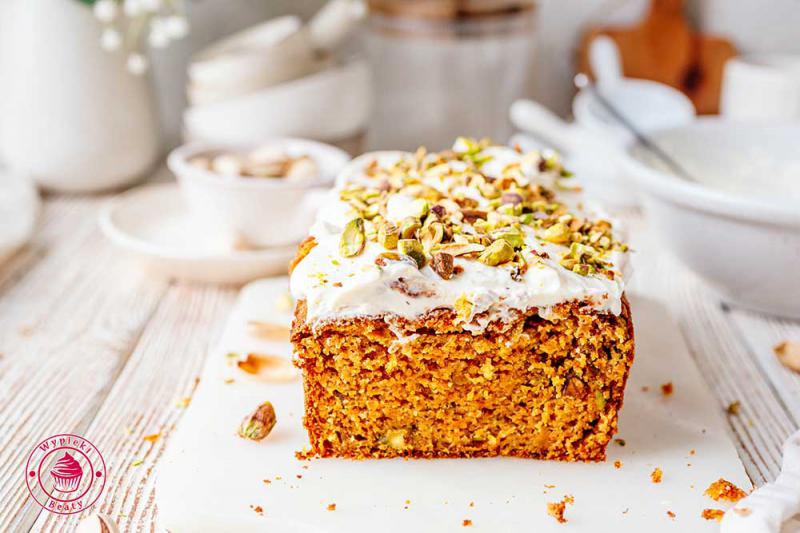 Ciasto marchewkowe z pistacjami