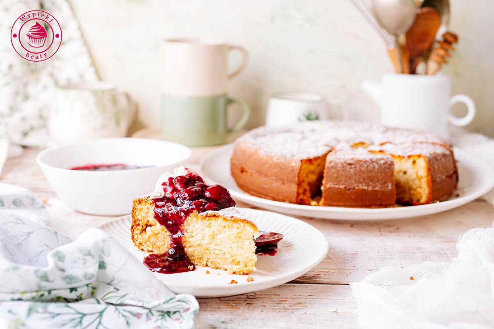 Puszyste i wilgotne ciasto na kremówce