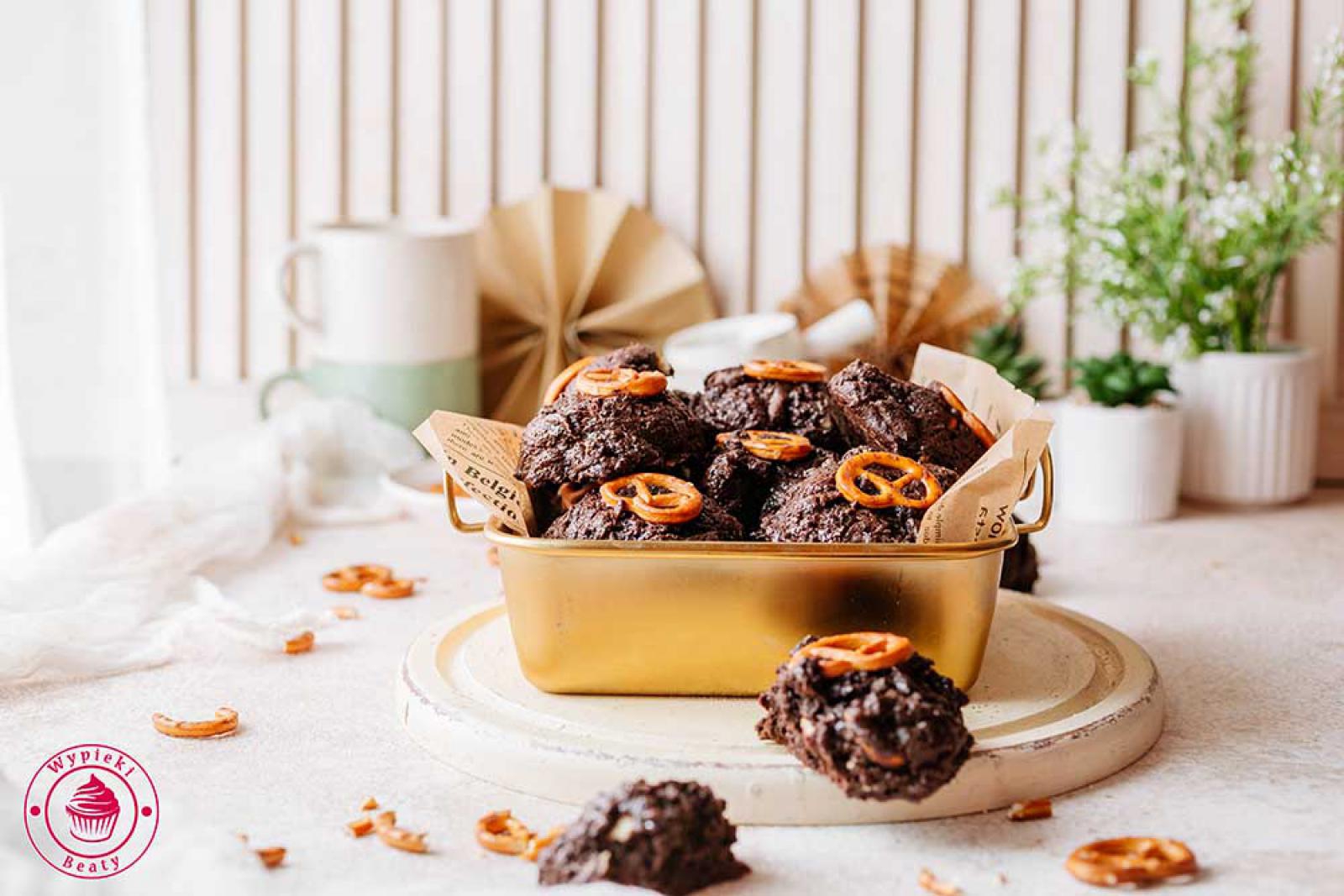 Ciastka brownie z precelkami