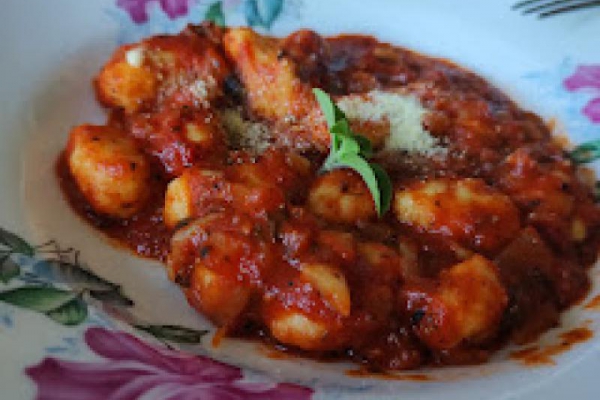Gnocchi w Sosie Pomidorowym z Parmezanem