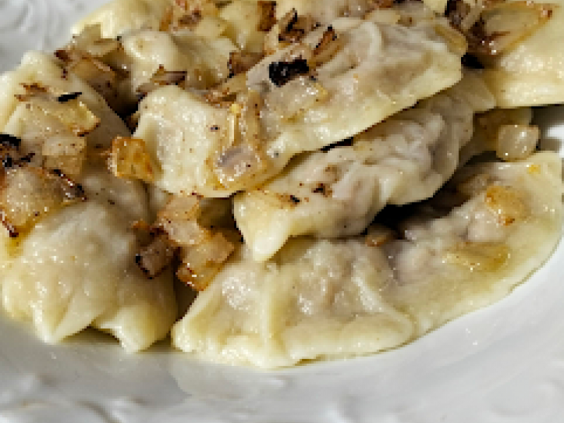 Pierogi z Kurkami ze Złocistą Cebulką