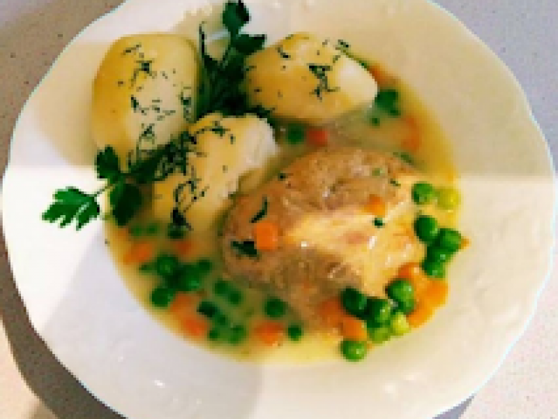 Domowe i Tradycyjne Bitki z Szynki Wieprzowej w Sosie Warzywnym