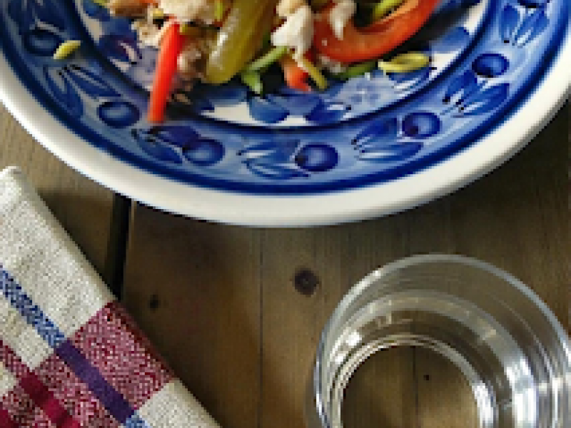 Dietetyczna Sałatka z Gotowaną Rybą