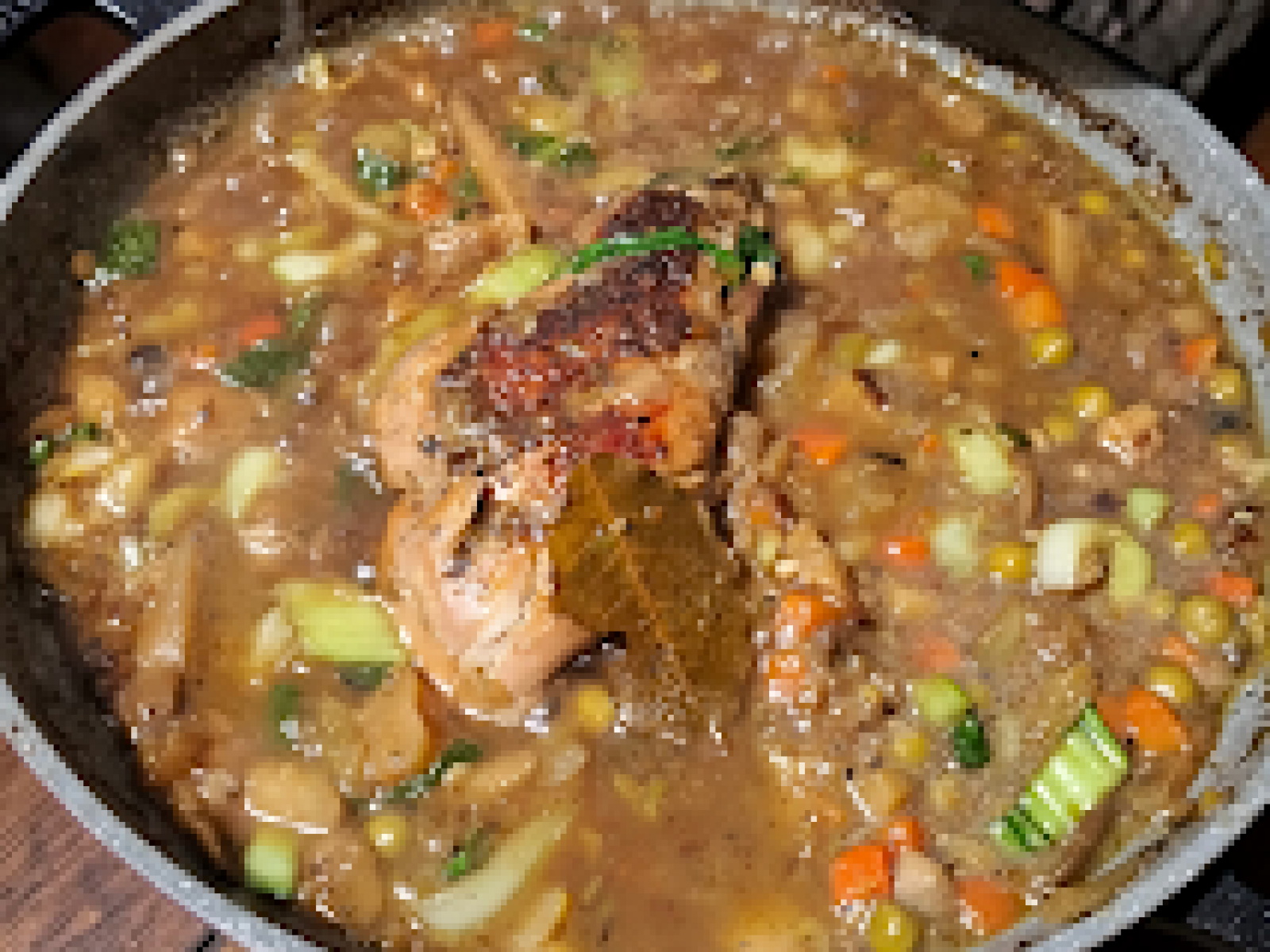 Duszony Królik w Leśno - Ogrodowym Wydaniu