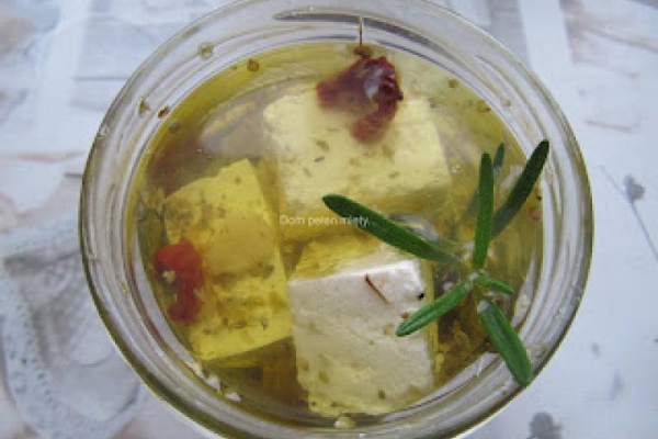 Ser typu  Feta domowy w oliwie