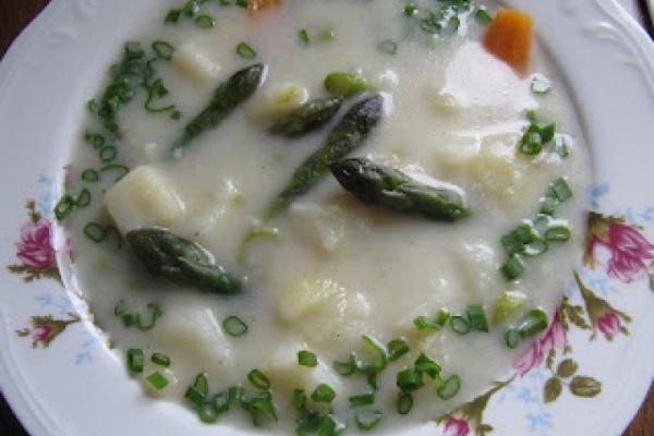Zupa ze szparagów zielonych