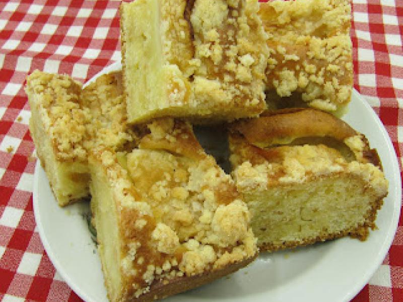 Ciasto ucierane z jabłkami i kruszonką