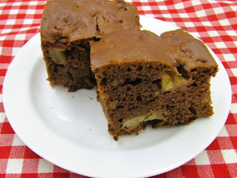 Ciasto amerykańskie z jabłkami, rodzynkami i orzechami