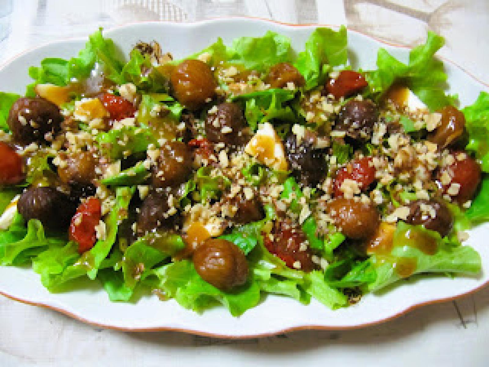 Sałatka z pieczonymi kasztanami