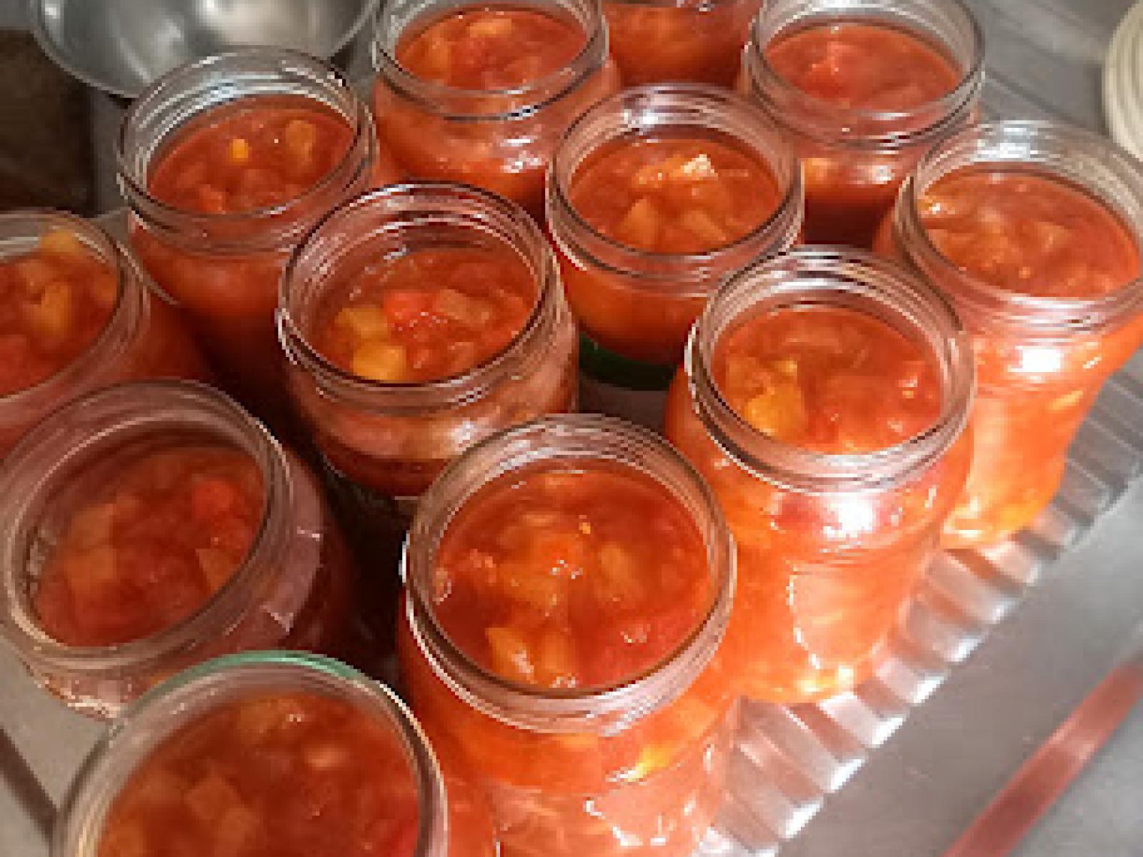 Sos do makaronu na zimę z pomidorów, cukinii i papryki