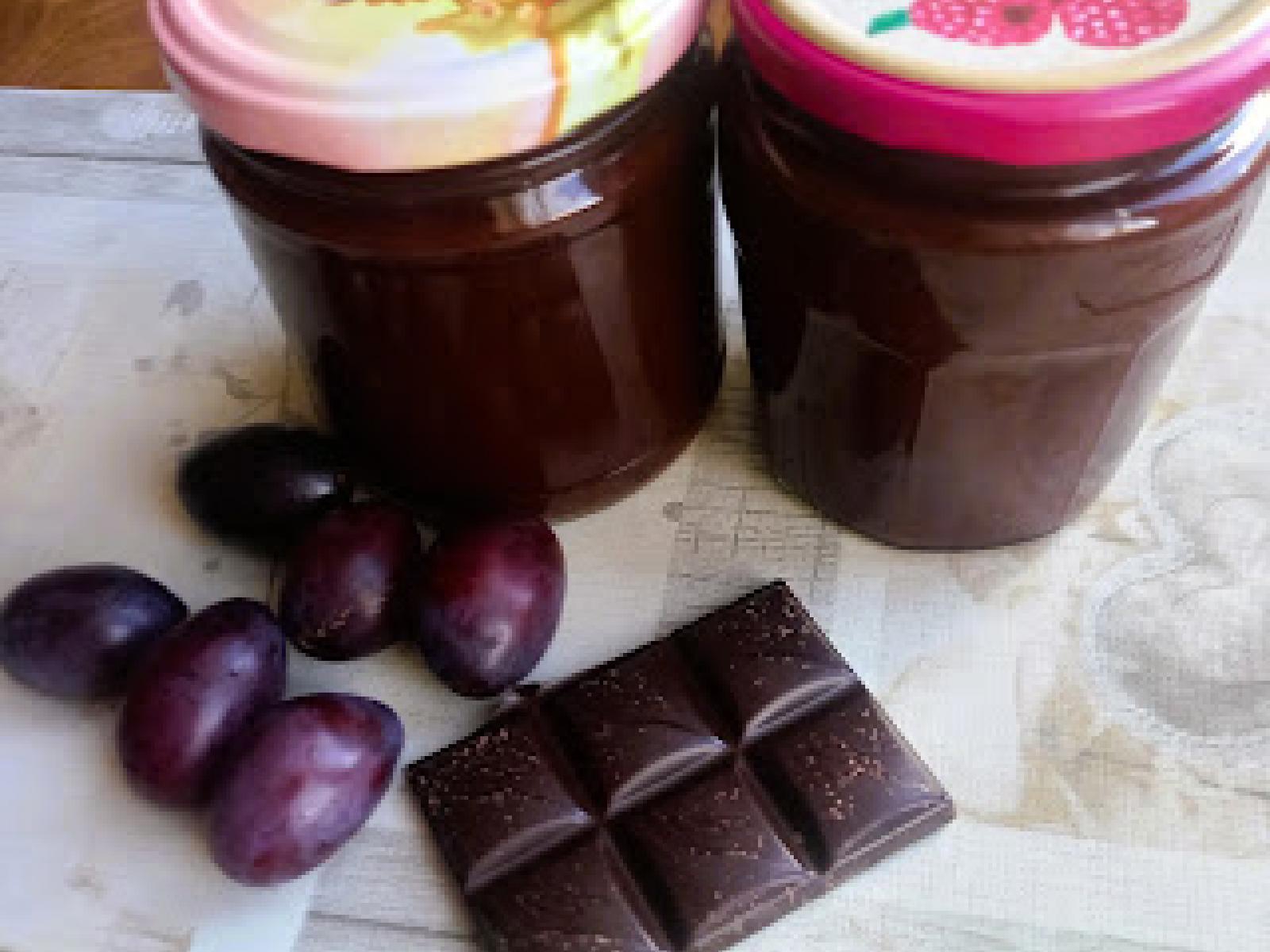Domowa nutella ze śliwek i czekolady