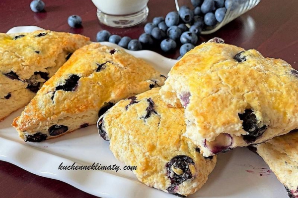 Bułeczki scones z borówkami