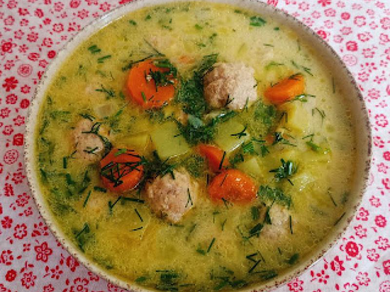 Zupa koperkowa z klopsikami