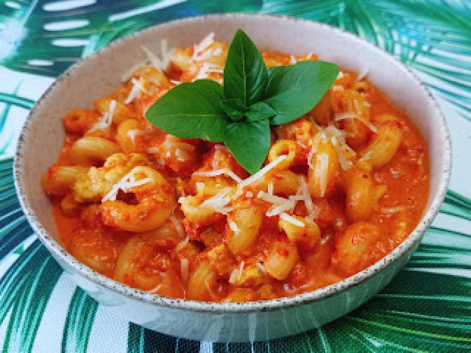 Makaron Cavatoappi z kurczakiem w sosie z pieczonej papryki