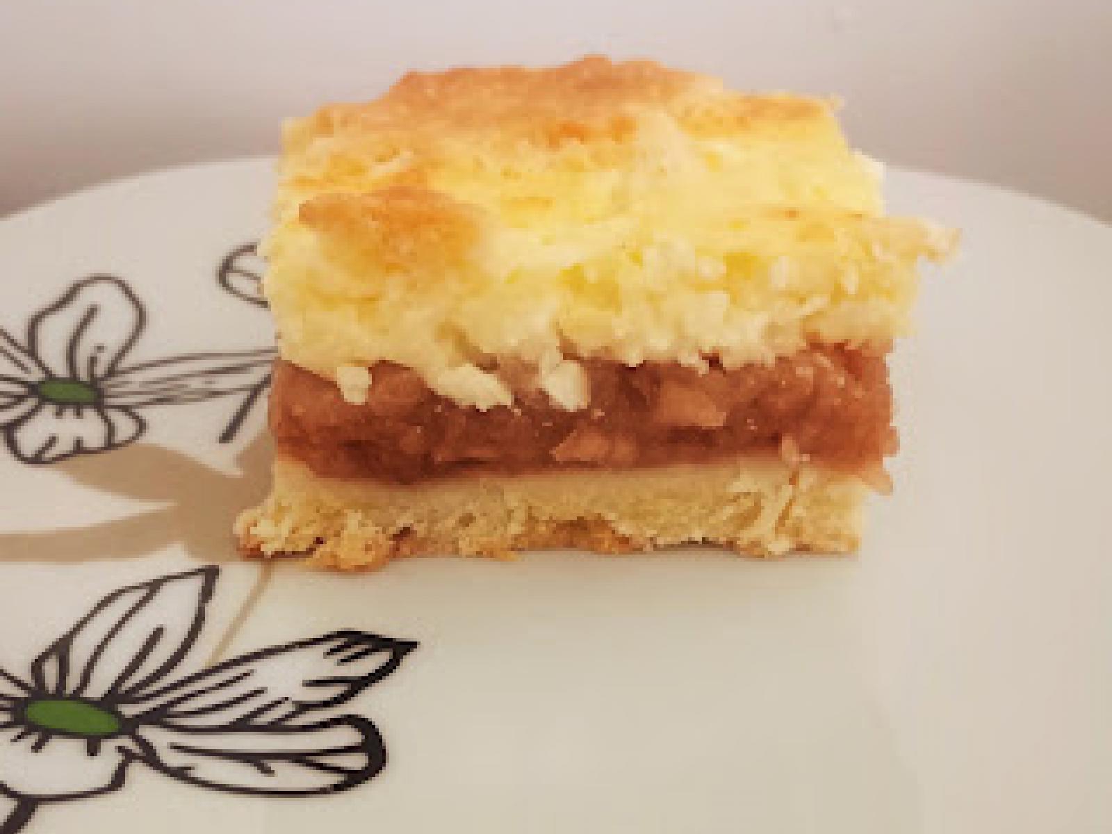 Szarlotka z masą budyniowo- serową