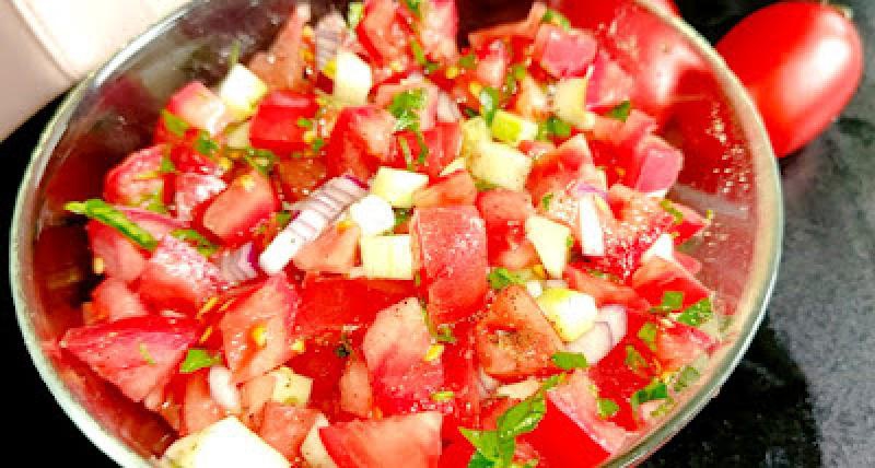Marokańska sałatka z pomidora i ogórka (Salata dyal matisha u khiar)