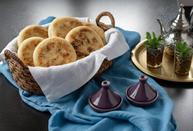 Bokhmir – marokański chlebek z patelni z farszem warzywnym lub mięsnym