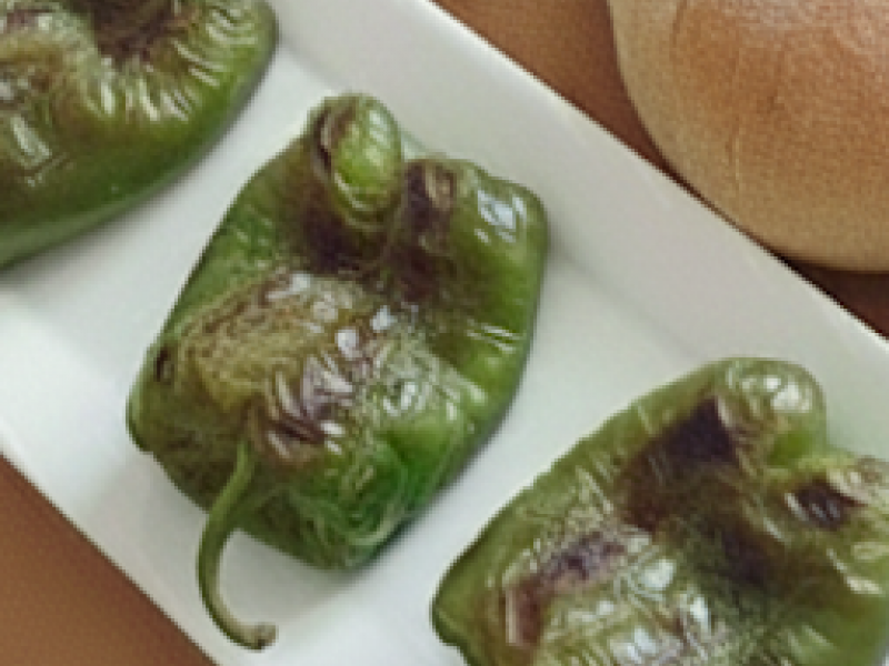 Felfla Mechwiya – Marokańskie grillowane zielone papryki