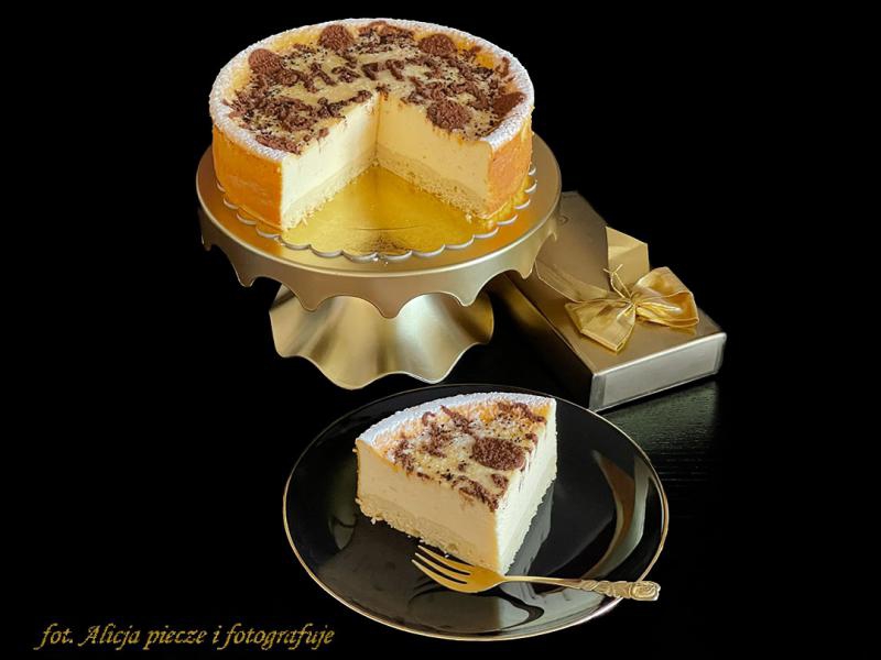 Sernik aksamitnie puszysty