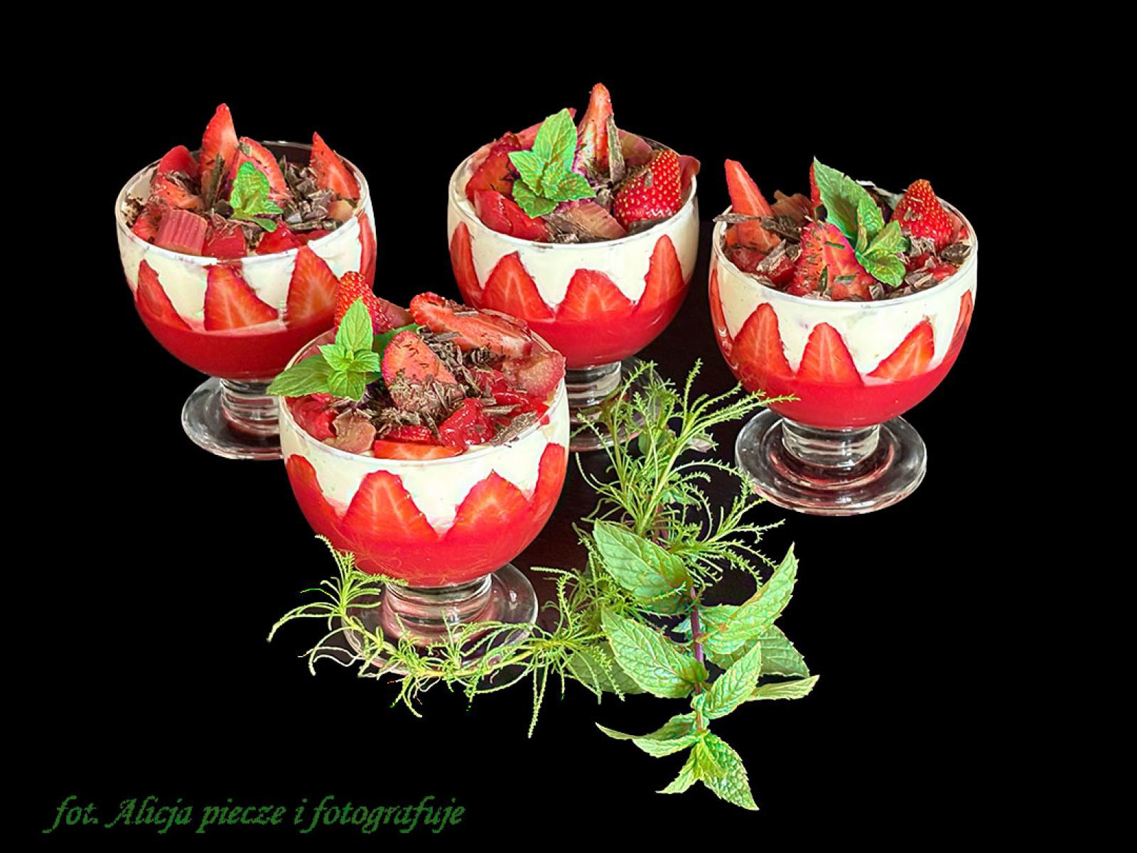 Rabarbar – Truskawki – Panna Cotta -deser