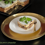 Sernik na białym maku