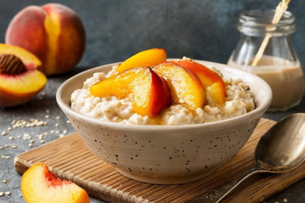 Owsianka z brzoskwiniami w syropie i tahini / Oatmeal with peaches in syrup and tahini