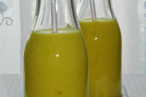 TROPIKALNE SMOOTHIE