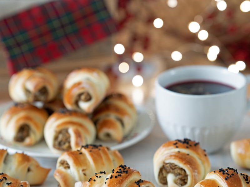 DROŻDŻOWE KAPUŚNIACZKI Z KISZONĄ KAPUSTĄ I GRZYBAMI