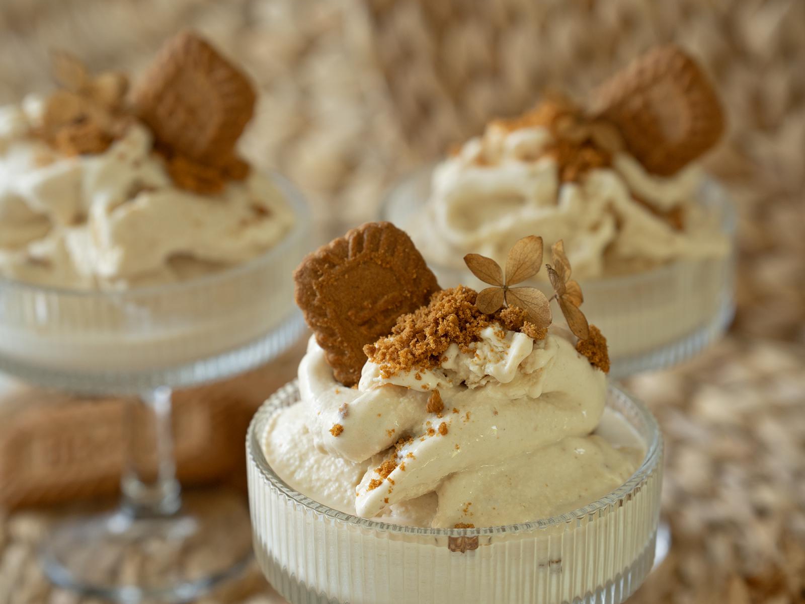 DOMOWE LODY Z CIASTECZKAMI LOTUS BISCOFF