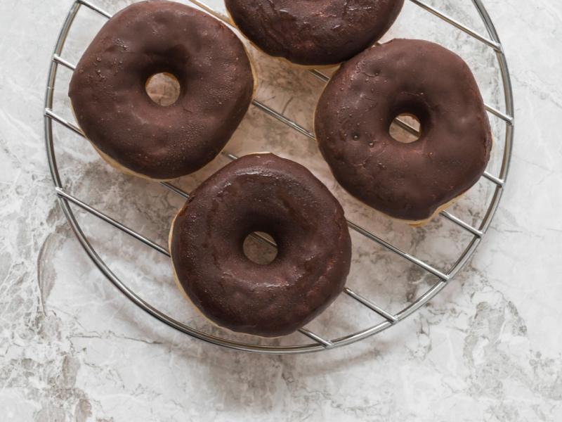 Pączki z dziurką w polewie czekoladowej