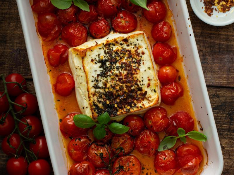 Pieczona feta z pomidorami