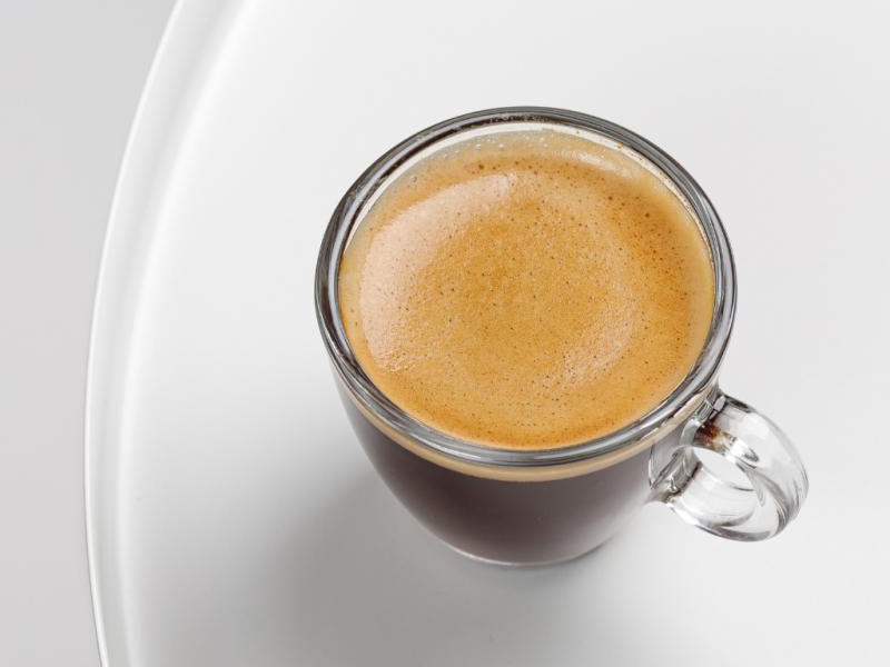 Skąd pochodzi long black i jak zrobić je krok po kroku?