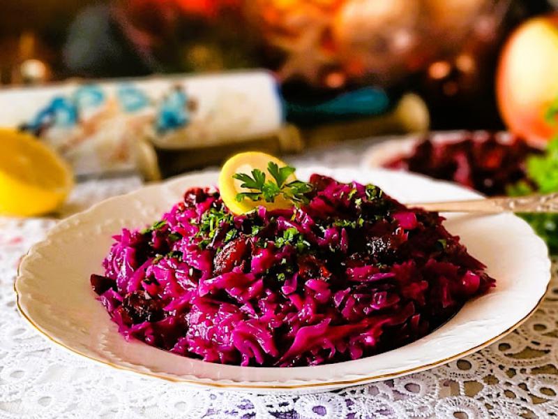 Modra kapusta z jabłkiem i żurawiną