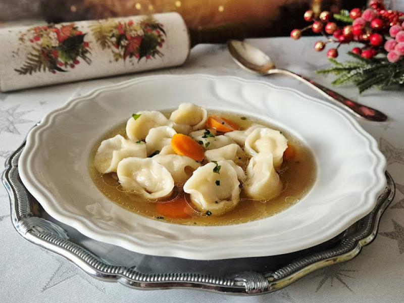 Rosół z pierożkami z mięsem