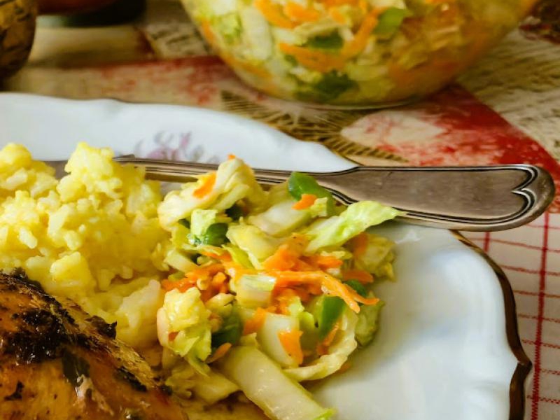 Surówka z kapusty pekińskiej w miodowym winegrecie