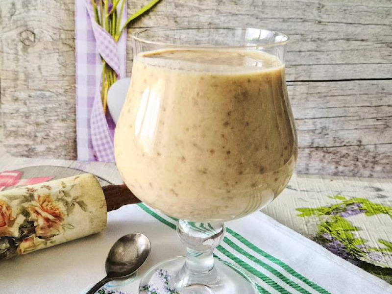 Koktajl bananowy z rodzynkami