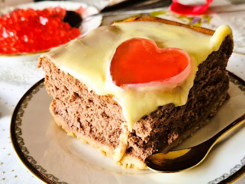 Sernik śmietankowo-kakaowy z czekoladową polewą