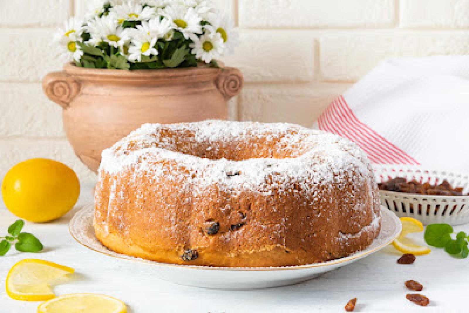 Babka drożdżowa z rodzynkami