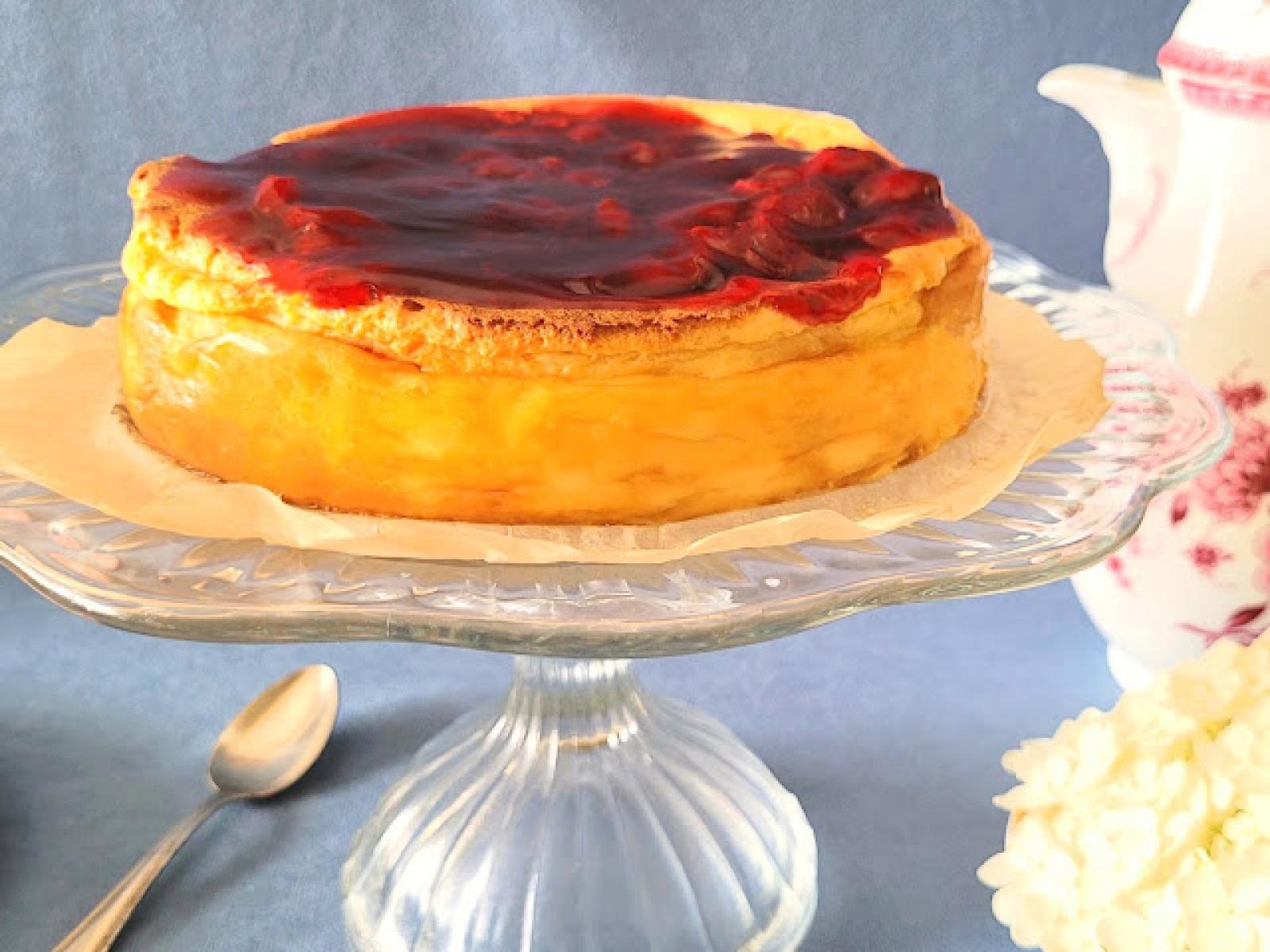 Sernik z frużeliną wiśniową