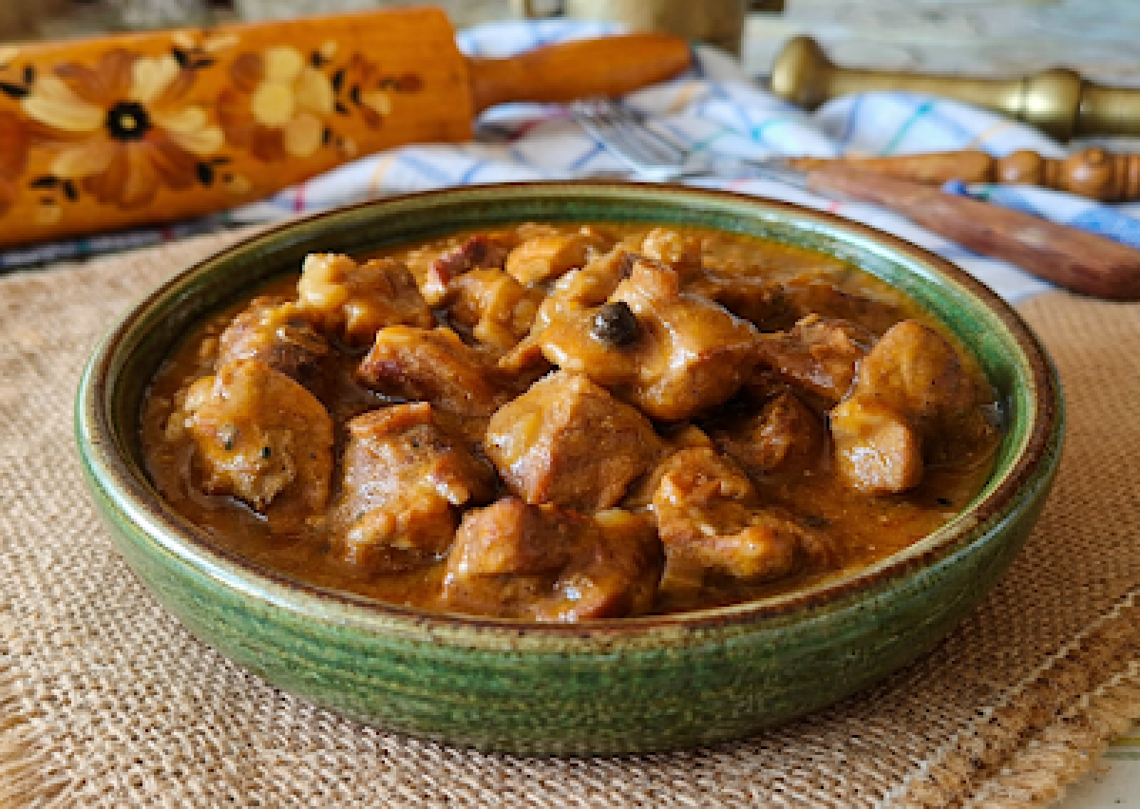 Gulasz z łopatki wieprzowej