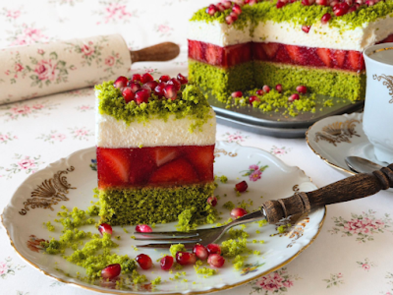 Ciasto wiosenne leśny mech z truskawkami