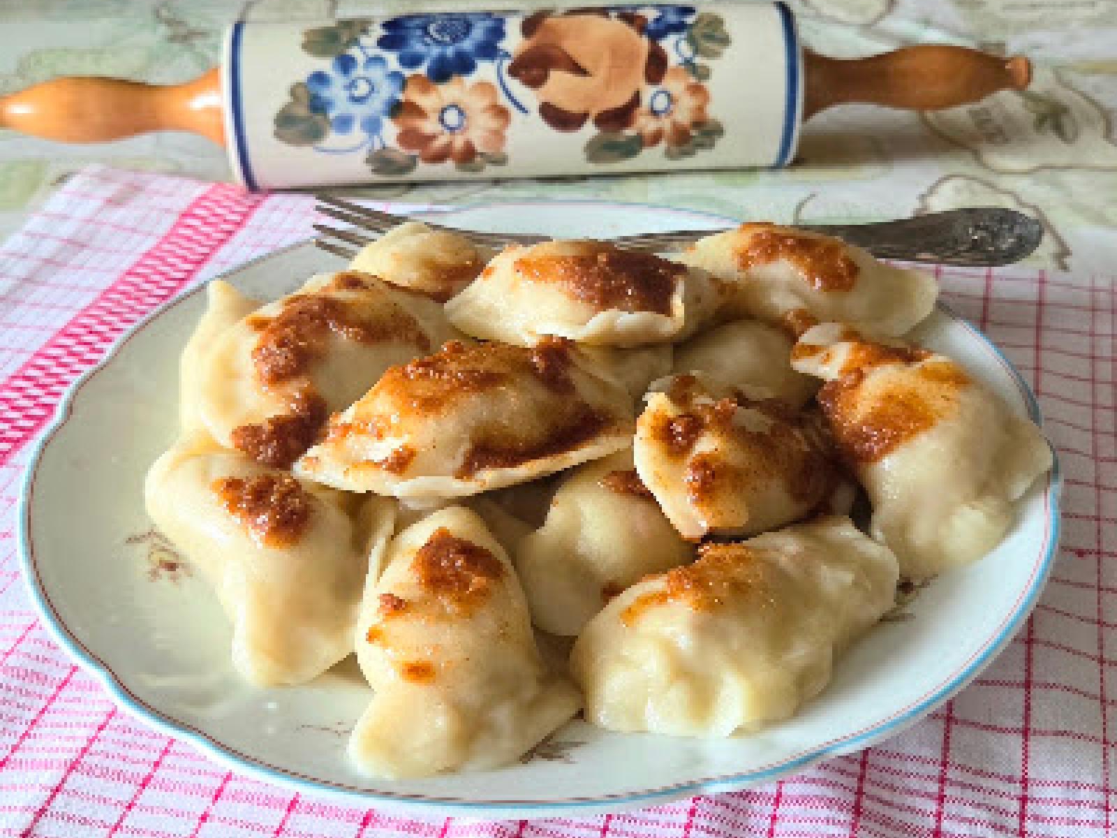 Ziemniaczane pierogi z okrasą