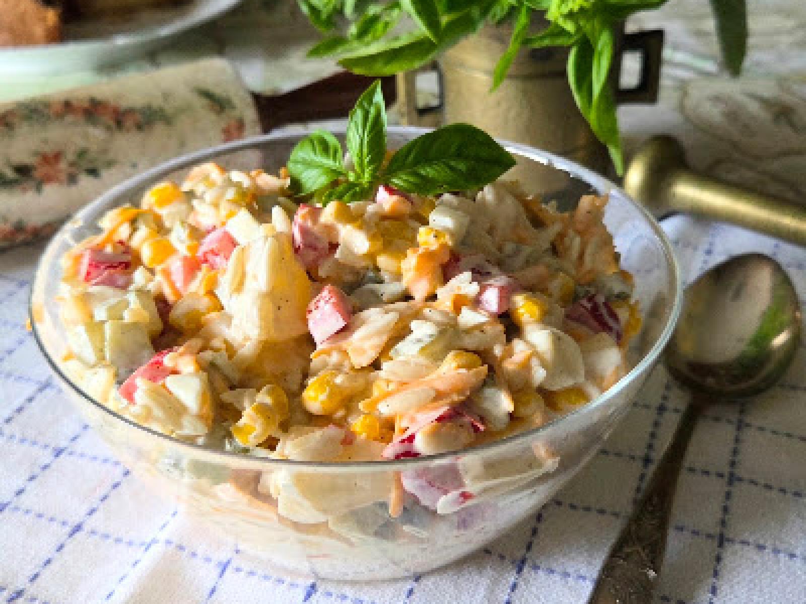 Sałatka imprezowa z makaronem orzo