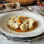 Rosół z pierożkami z...