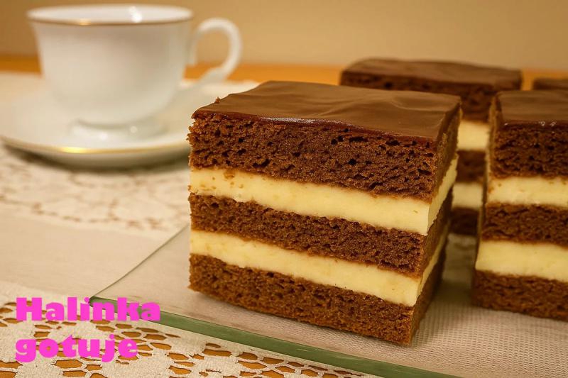 Piernik z kremem budyniowym – idealny do kawy i na świąteczny stół