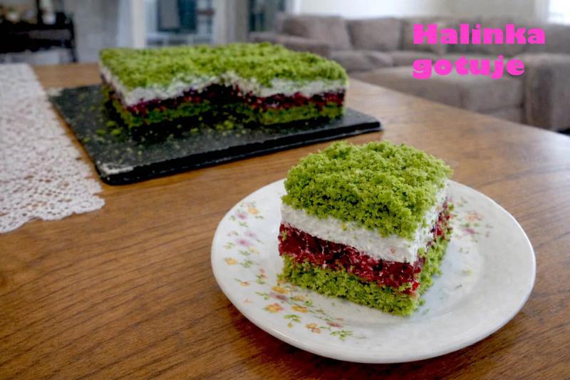 Leśny Mech – zielone, wilgotne ciasto z malinami i kremem