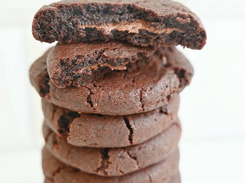 Ciastka czekoladowe nadziewane nutellą