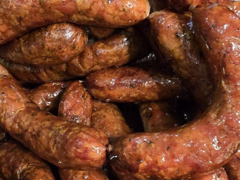 Domowa kiełbasa czosnkowo majerankowa