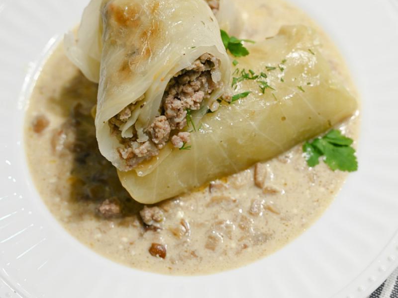 Gołąbki low-carb z mięsem i kalafiorem zamiast ryżu